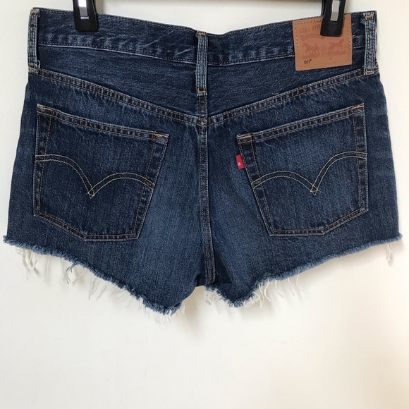 NWOT Levi’s 501 Sz 28 Jean short cut off Daisy Dukes dark wash Levis raw hem - Picture 2 of 8